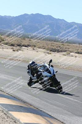 media/Dec-01-2025-Moto Forza (Mon) [[2daa91e15f]]/3-Beginner Group/Session 3 (Turn 16 Inside)/